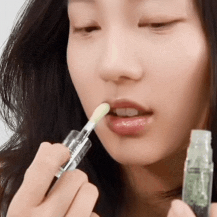AHYUN model applying matcha vanilla lip gloss green tinted hydrating gloss on lips for glossy natural finish