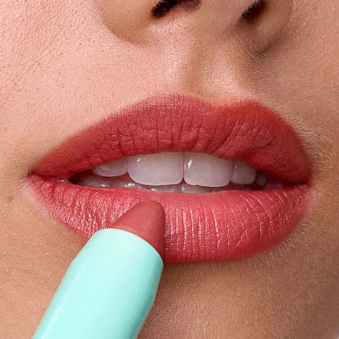 Sweed luxury lip crayon in action, applying a rich color on smooth lips for a vibrant look