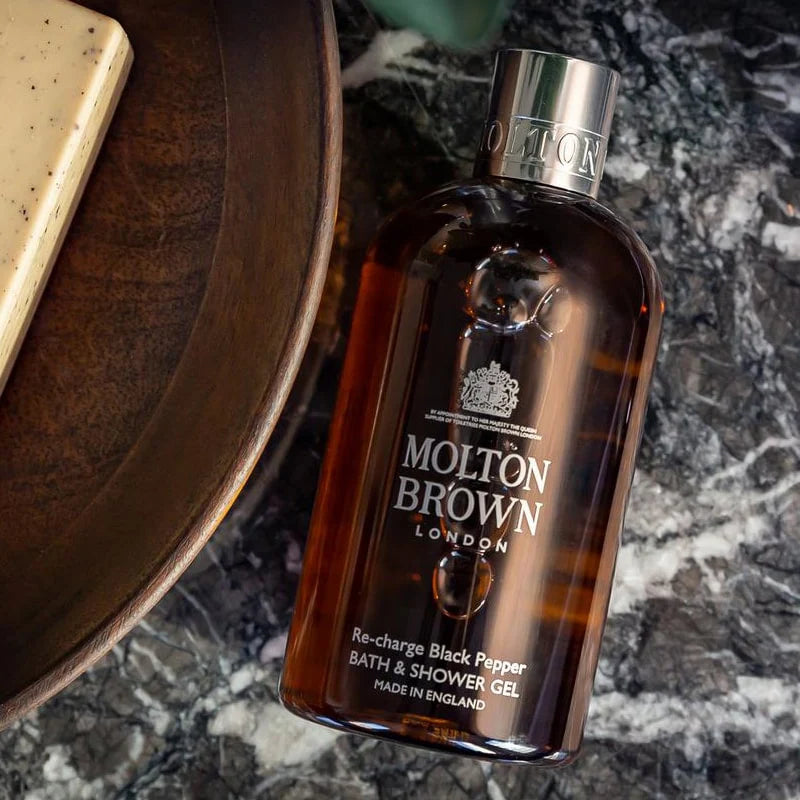 Re-Charge Black Pepper Bath & Shower Gel | Shop Molton Brown at London Beauty