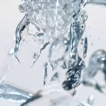 Close-up of clear water splash representing Bioderma Sensibio H2O Micellar Water cleansing effect