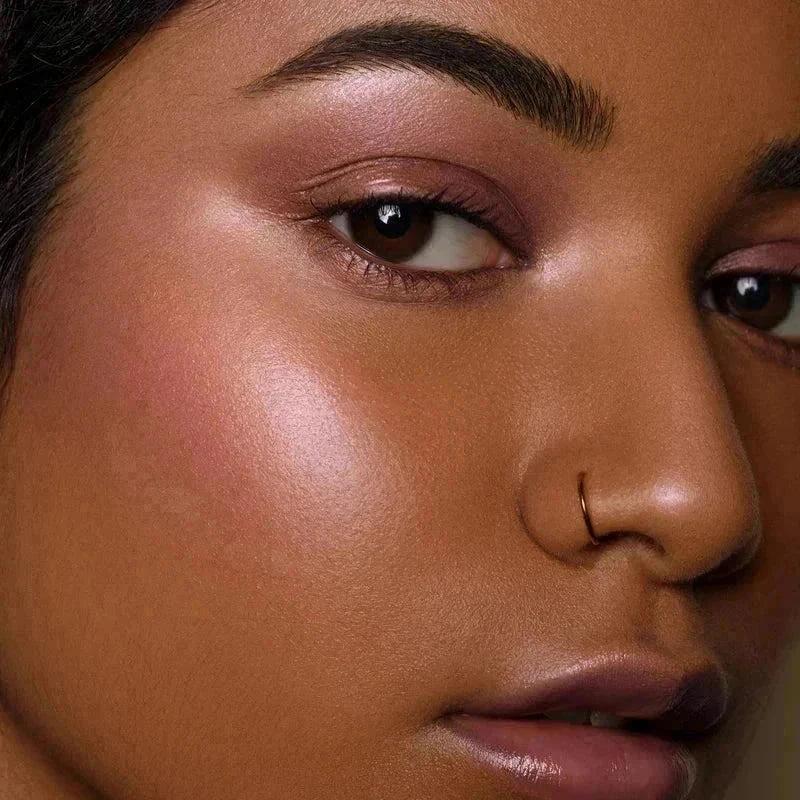 Rituel de Fille Cream Blush showcasing a natural luminous look on tanned skin