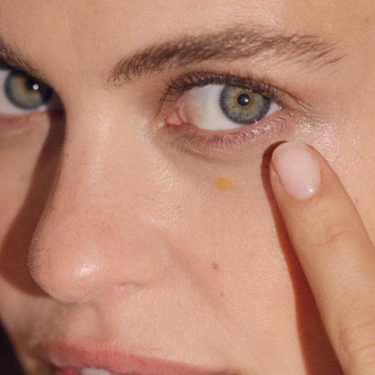 Close-up of person applying Natura Bissé Gel With Ginseng And Vitamin C on their skin for revitalizing benefits