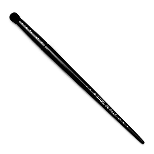 Rituel de Fille Eyeshadow Brush with soft bristles for precise application and blending