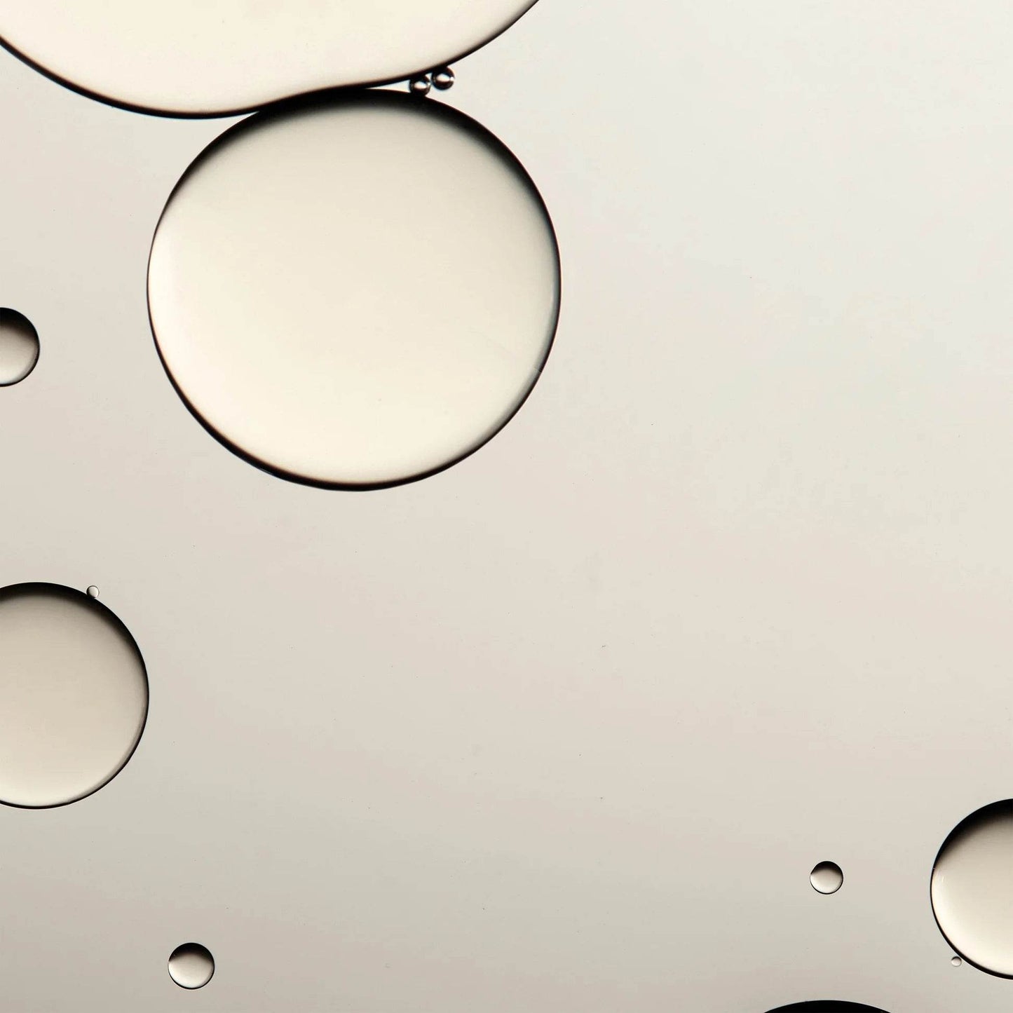 Omorovicza Hydrating Essence in droplets showcasing its lightweight moisturizing formula for skin hydration