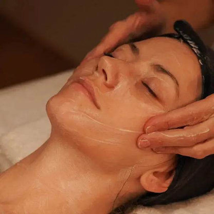 Facial - Omorovicza Illuminating Skin Therapy - London Beauty