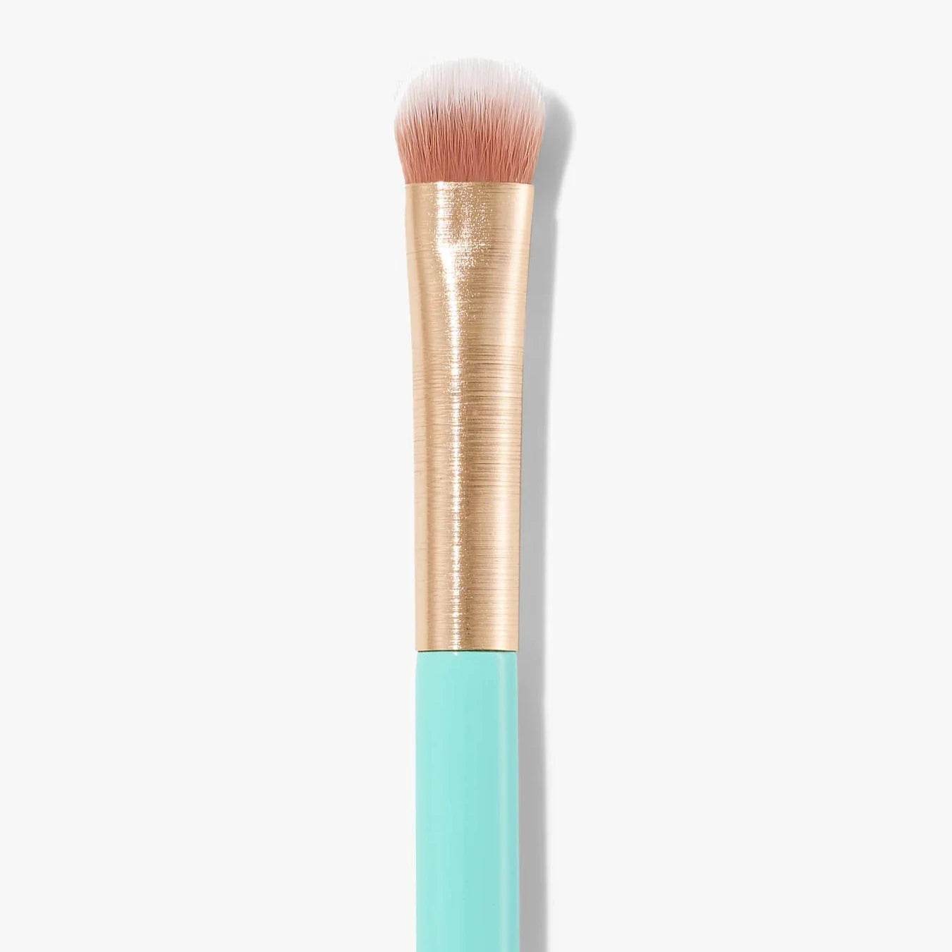 Sweed Eyeshadow Brush with a soft bristle head and a gold-finished handle for precise application